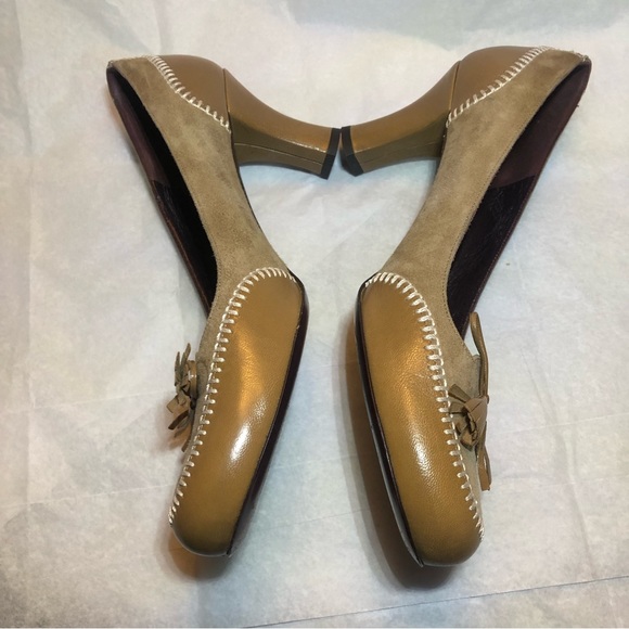 Via Spiga Vintage Italian Leather and Suede pump, size 9 1/2 M. - Picture 3 of 10